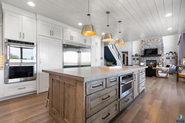 101 Quarry Pines Dr Drive, Yankton, SD 57078