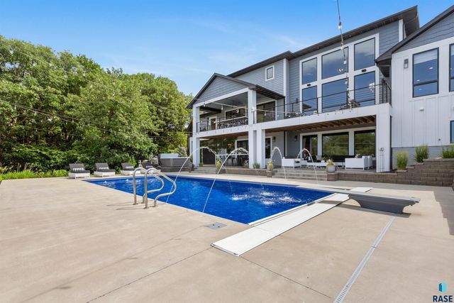 101 Quarry Pines Dr Drive, Yankton, SD 57078