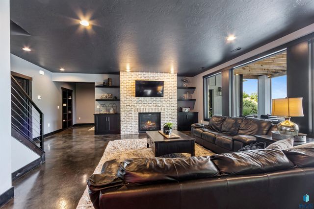 101 Quarry Pines Dr Drive, Yankton, SD 57078