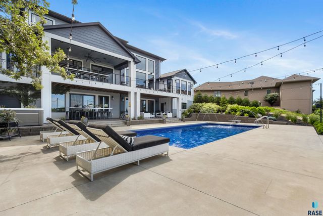 101 Quarry Pines Dr Drive, Yankton, SD 57078