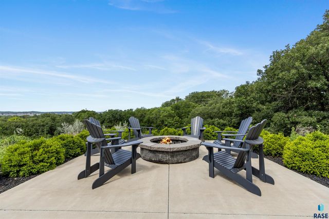 101 Quarry Pines Dr Drive, Yankton, SD 57078