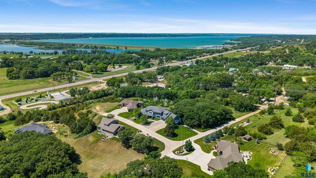 101 Quarry Pines Dr Drive, Yankton, SD 57078