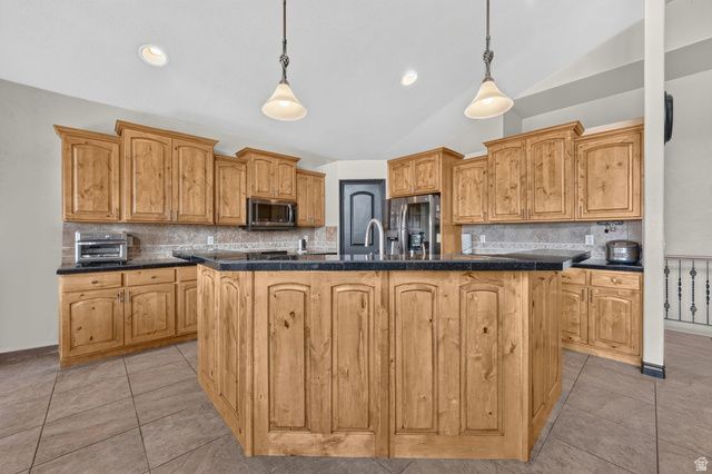 11372 S VIA ARBOLES CT, South Jordan, UT 84095