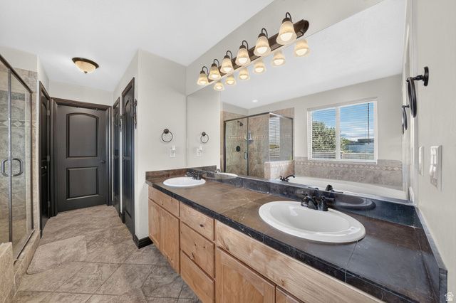 11372 S VIA ARBOLES CT, South Jordan, UT 84095