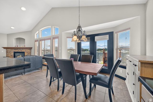 11372 S VIA ARBOLES CT, South Jordan, UT 84095