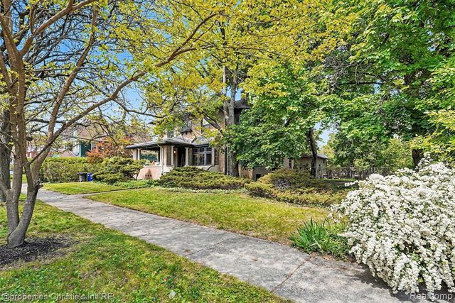 36 Longfellow Street, Detroit, MI 48202