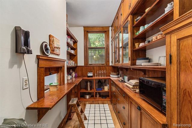 36 Longfellow Street, Detroit, MI 48202