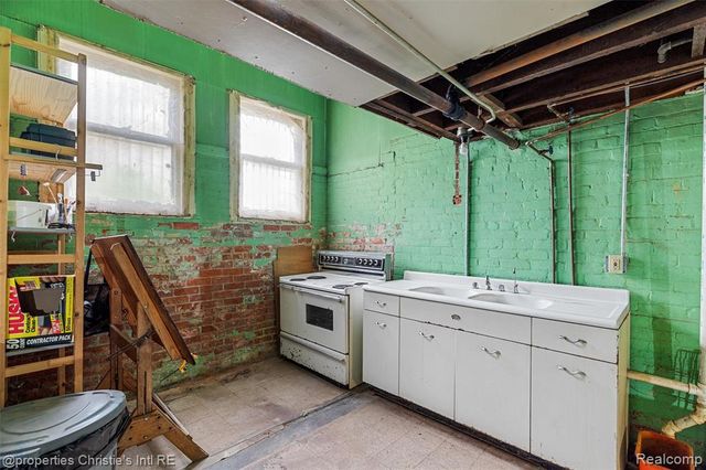 36 Longfellow Street, Detroit, MI 48202