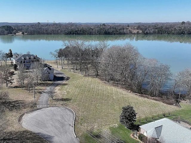 1060 Emerald Valley Dr, Castalian Springs, TN 37031