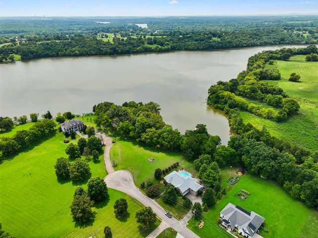 1060 Emerald Valley Dr, Castalian Springs, TN 37031