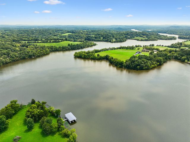 1060 Emerald Valley Dr, Castalian Springs, TN 37031