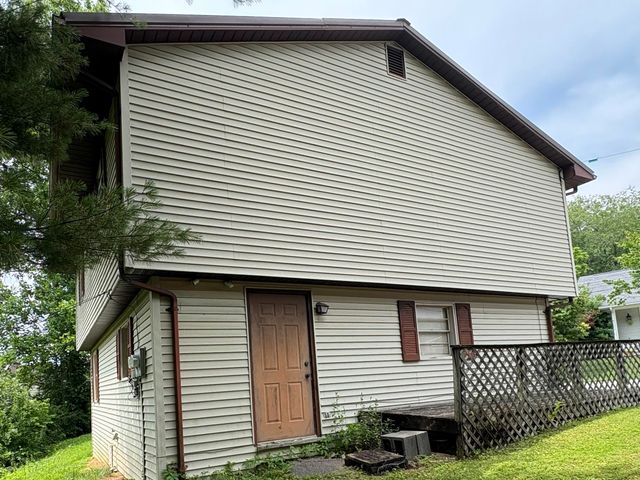 212 Maple Street, Manchester, KY 40962