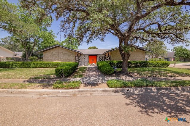 2506 Bon Aire, Victoria, TX 77901