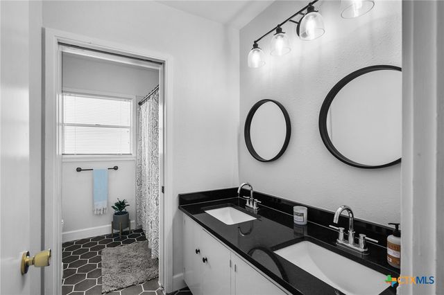 2506 Bon Aire, Victoria, TX 77901