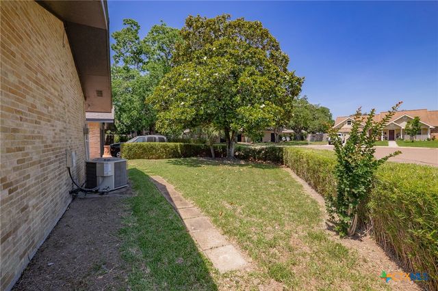 2506 Bon Aire, Victoria, TX 77901