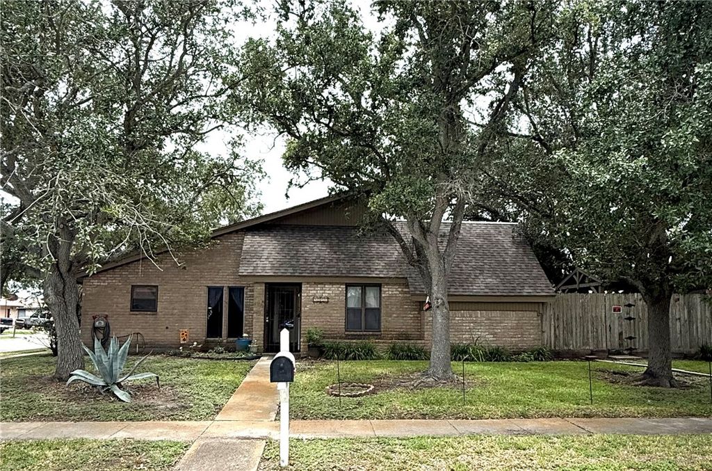 5953 Cinnamon Oaks Dr, Corpus Christi, TX 78414