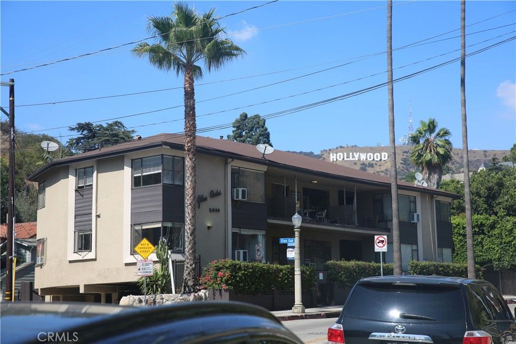 2649 N Beachwood Drive, Los Angeles, CA 90068