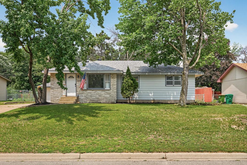 409 Manor Drive NE, Spring Lake Park, MN 55432