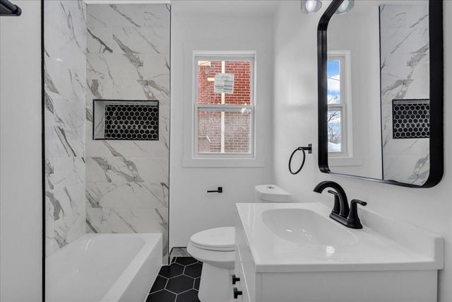 2725 Leslie Street, Detroit, MI 48238