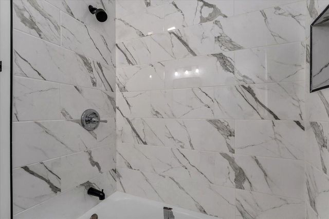 2725 Leslie Street, Detroit, MI 48238