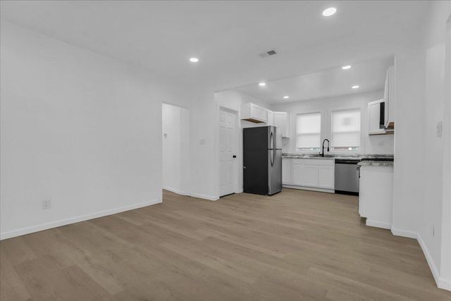 2725 Leslie Street, Detroit, MI 48238