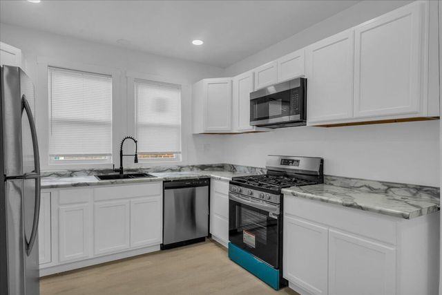 2725 Leslie Street, Detroit, MI 48238