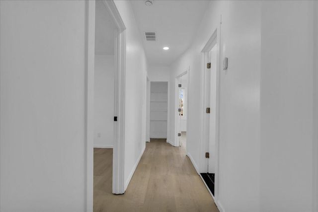 2725 Leslie Street, Detroit, MI 48238