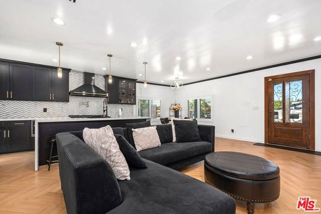 3012 W 73rd Street, Los Angeles, CA 90043