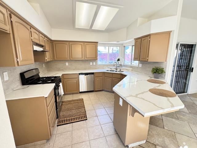 14498 W G Street, Kerman, CA 93630