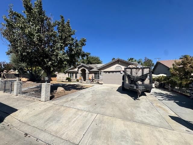 14498 W G Street, Kerman, CA 93630
