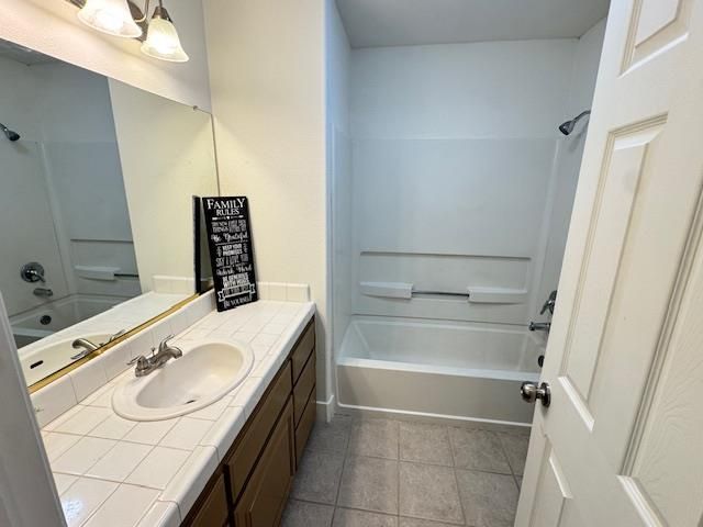 14498 W G Street, Kerman, CA 93630