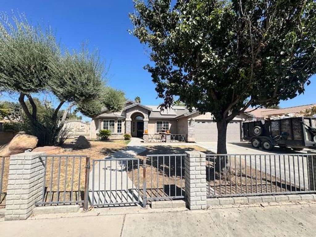 14498 W G Street, Kerman, CA 93630
