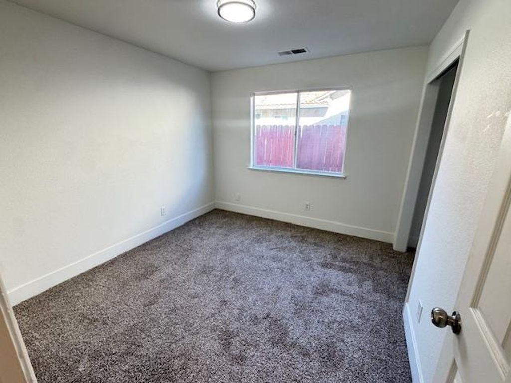 Image 10 of property listing at 14498 W G Street, Kerman, CA 93630