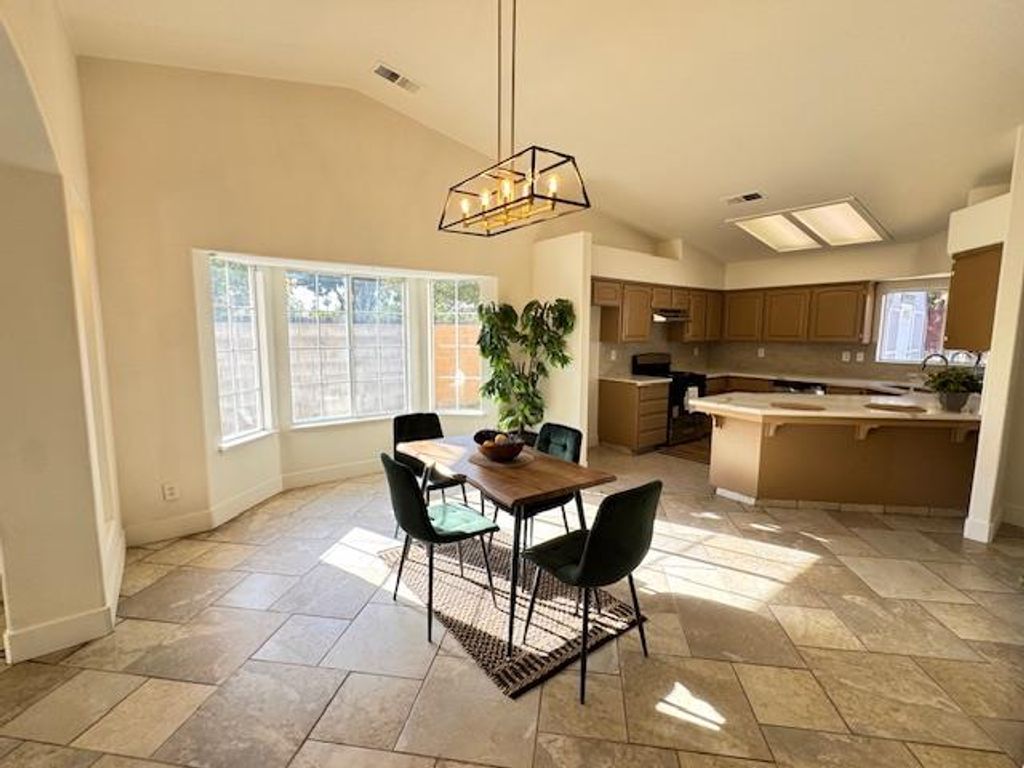 Image 14 of property listing at 14498 W G Street, Kerman, CA 93630