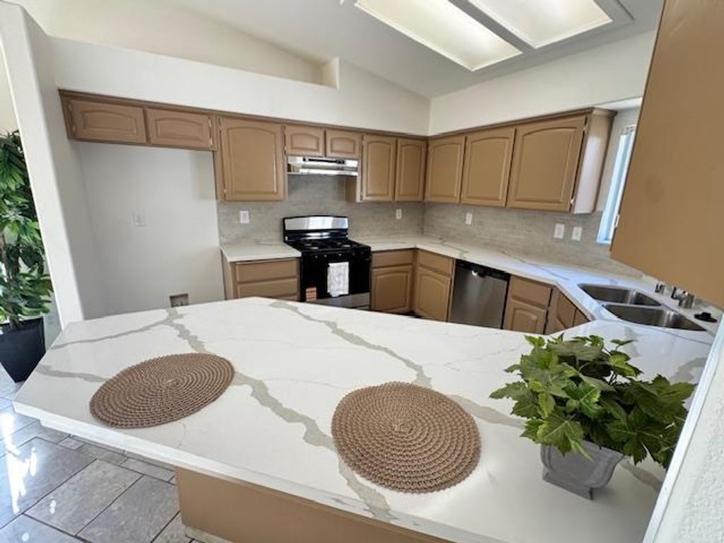 Image 16 of property listing at 14498 W G Street, Kerman, CA 93630