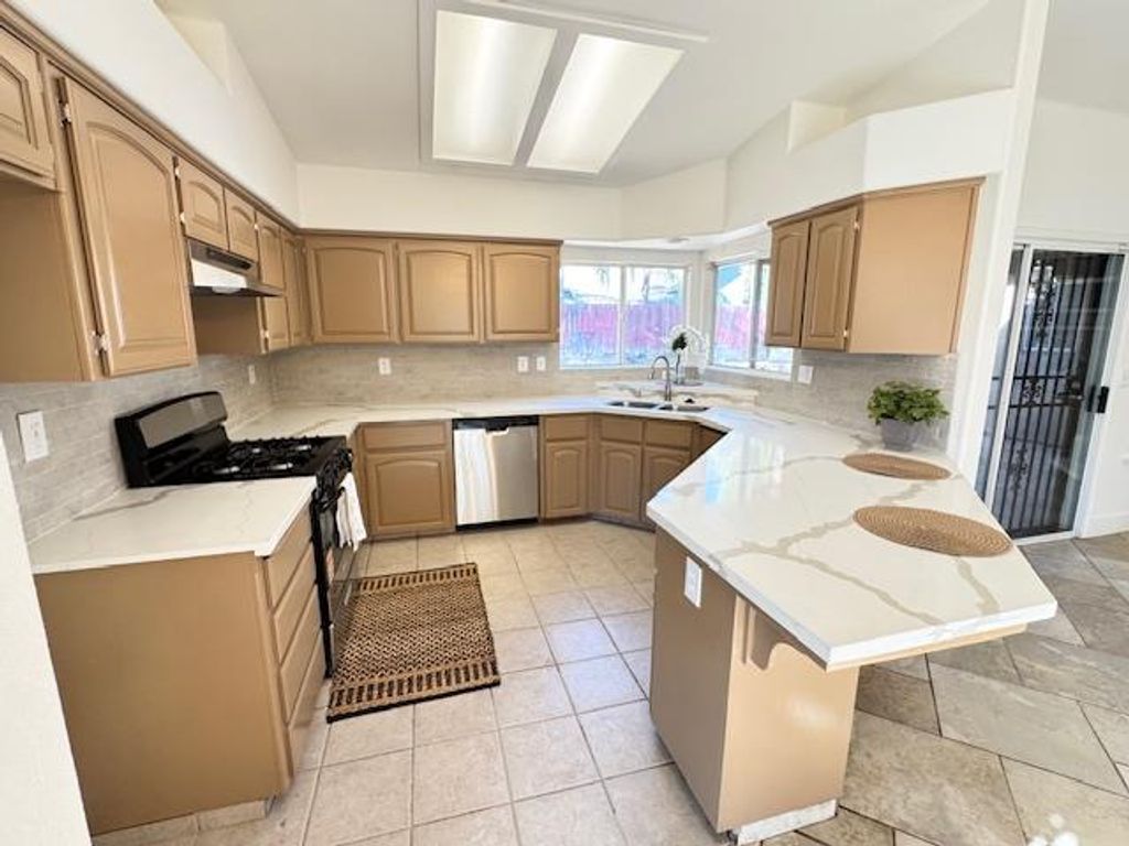 Image 2 of property listing at 14498 W G Street, Kerman, CA 93630