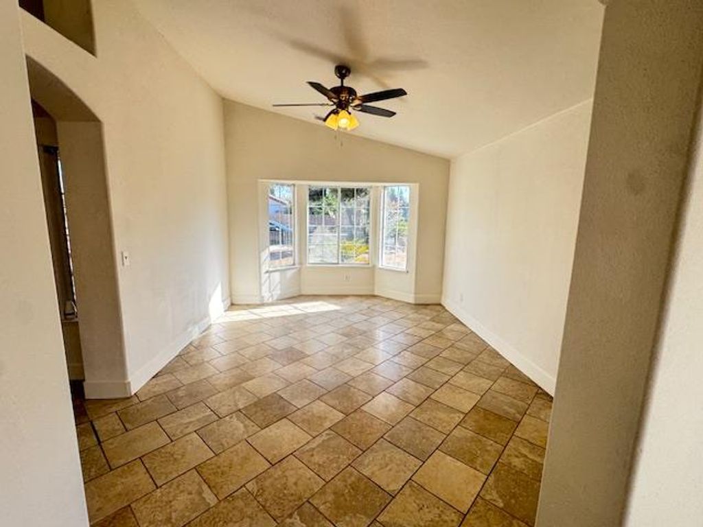 Image 5 of property listing at 14498 W G Street, Kerman, CA 93630