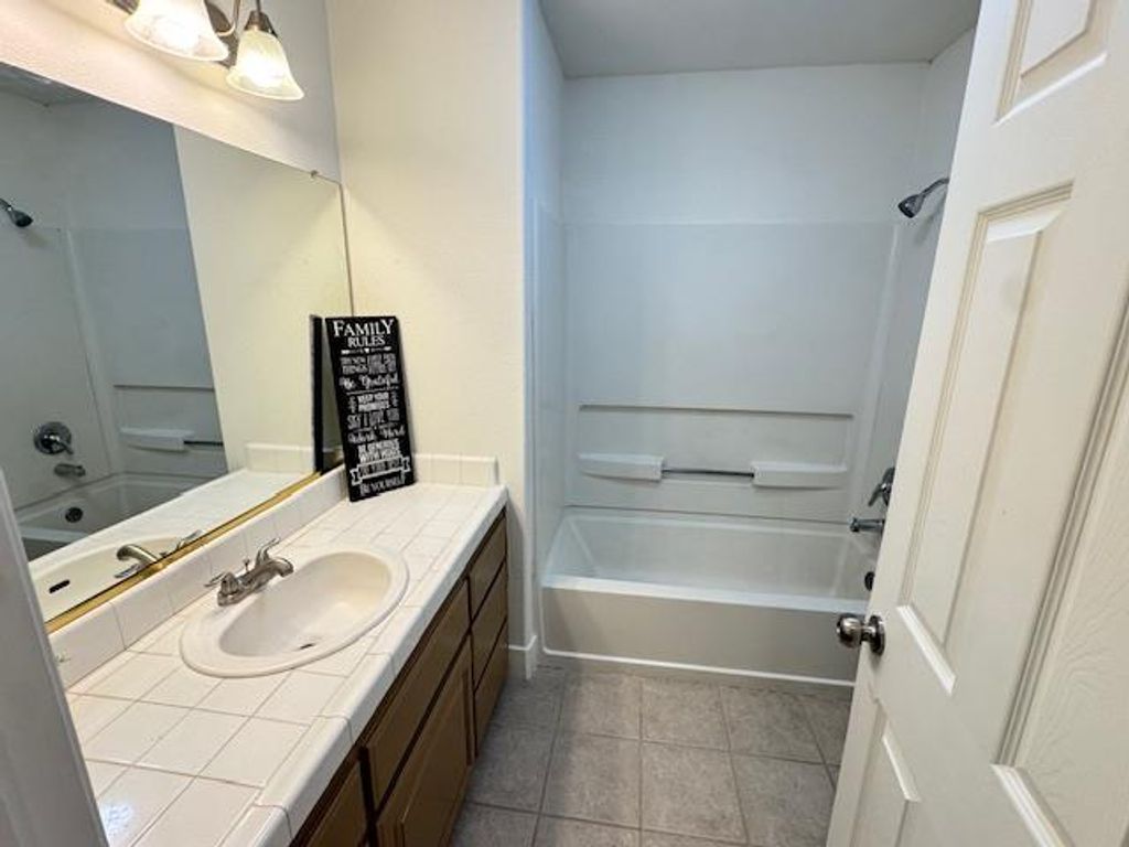 Image 8 of property listing at 14498 W G Street, Kerman, CA 93630