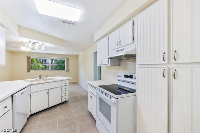 5661 Eichen CIR E, Fort Myers, FL 33919