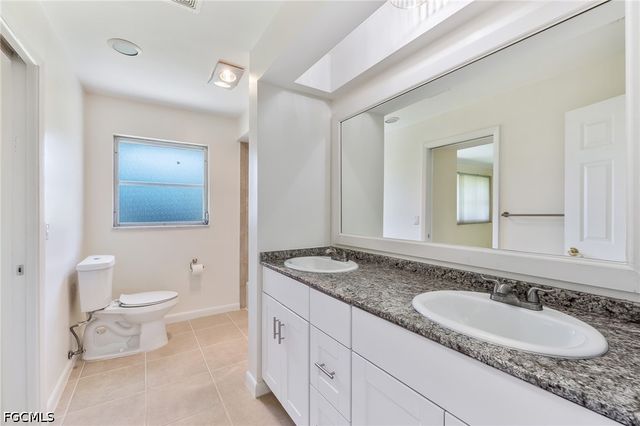 5661 Eichen CIR E, Fort Myers, FL 33919