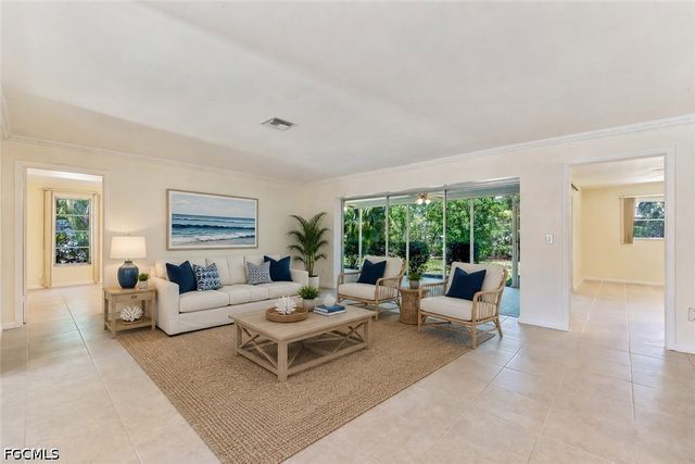 5661 Eichen CIR E, Fort Myers, FL 33919