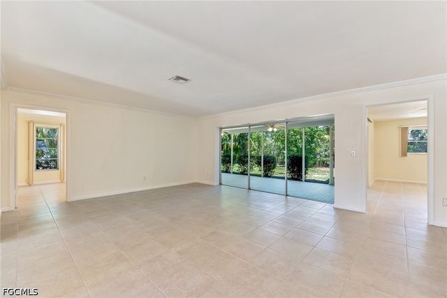 5661 Eichen CIR E, Fort Myers, FL 33919