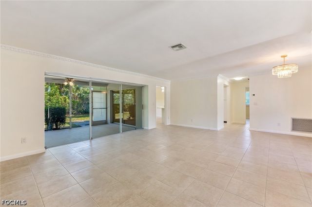5661 Eichen CIR E, Fort Myers, FL 33919