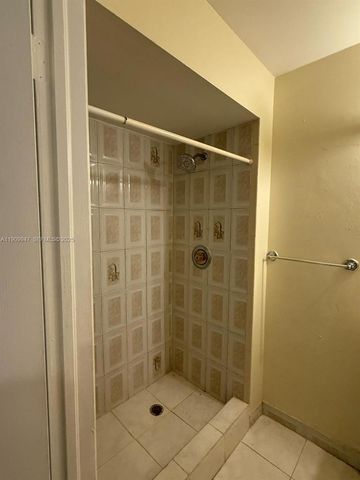 438 NE 210th Cir Terrace 202-4B, Miami, FL 33179