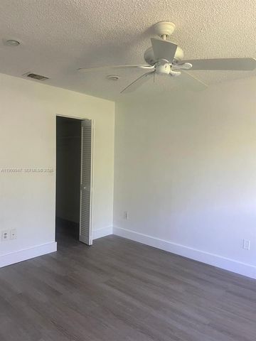 438 NE 210th Cir Terrace 202-4B, Miami, FL 33179