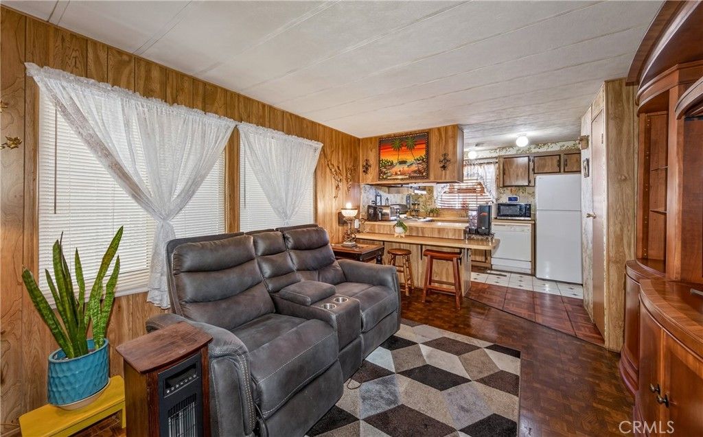 Image 11 of property listing at 13393 Mariposa Road 78, Victorville, CA 92392