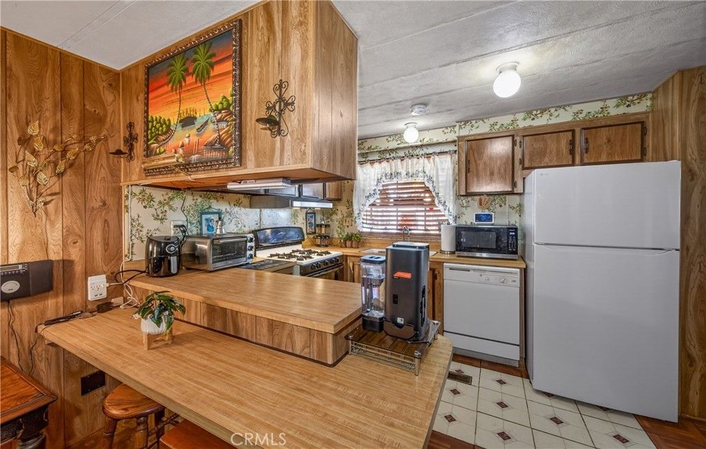 Image 12 of property listing at 13393 Mariposa Road 78, Victorville, CA 92392