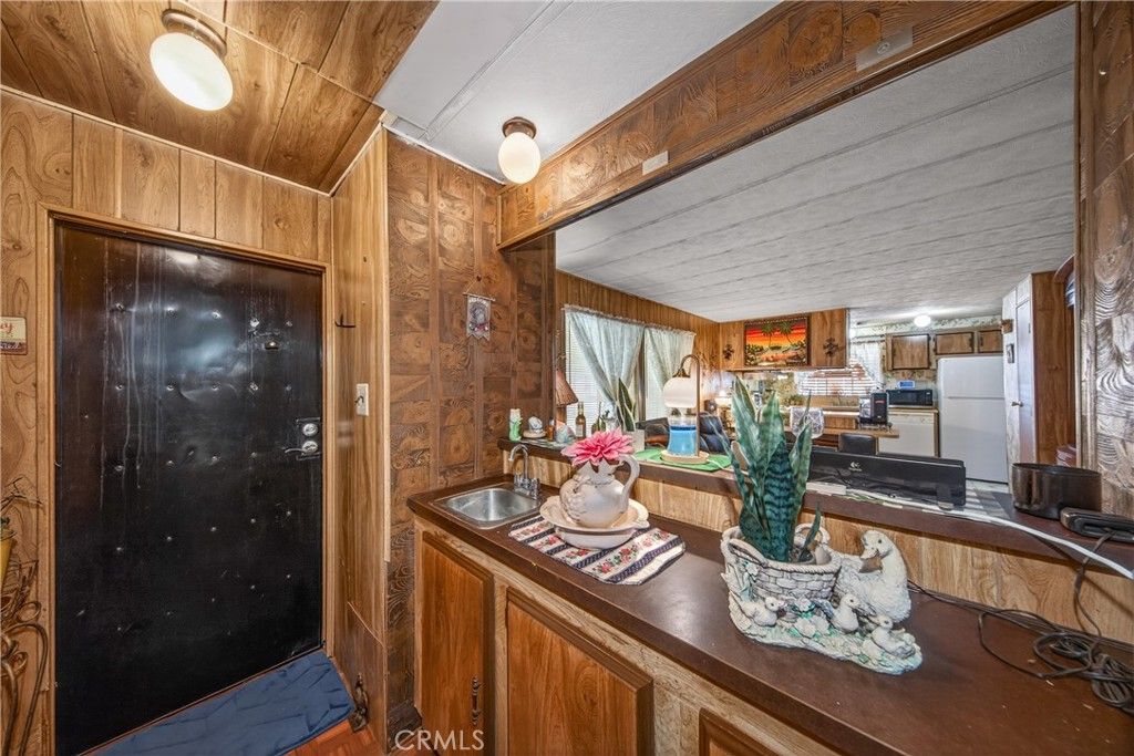 Image 15 of property listing at 13393 Mariposa Road 78, Victorville, CA 92392