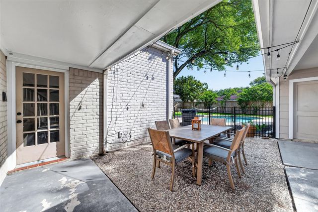 1638 Fall Valley Drive, Houston, TX 77077