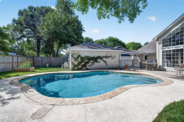 1638 Fall Valley Drive, Houston, TX 77077